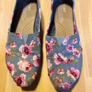 Floral print TOMS